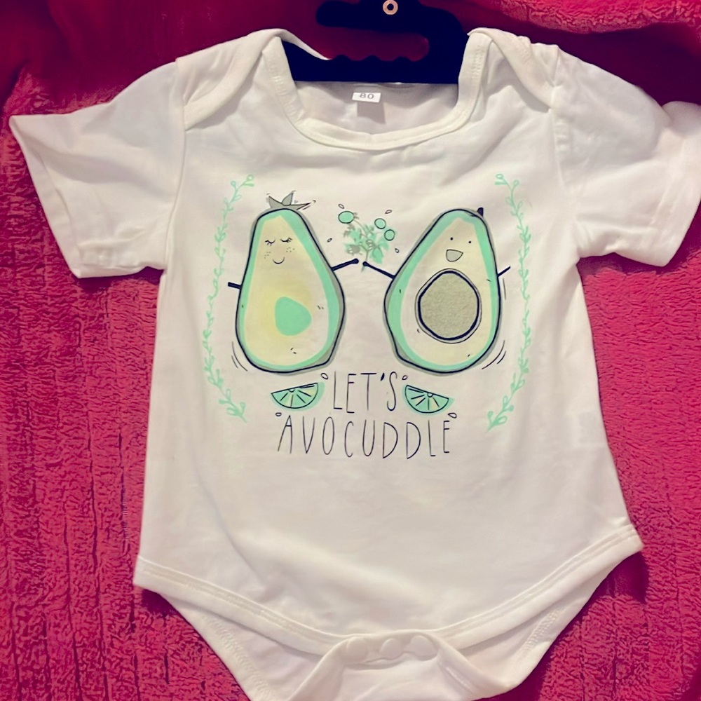 Newborn Brand new “ Let’s Avocuddle” Onseie